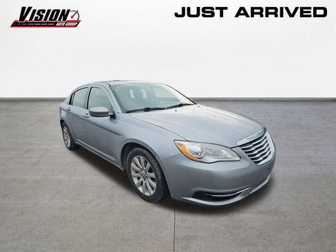 Used 2014 Chrysler 200 Touring image 3