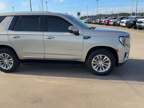 Used 2021 GMC Yukon SLT w/ SLT Luxury Package RWD image 9