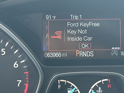 Used 2017 Ford Escape Titanium FWD image 31