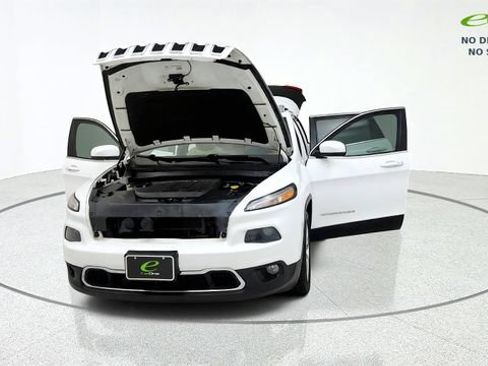 Used 2016 Jeep Cherokee Limited w/ Luxury Group FWD image 13