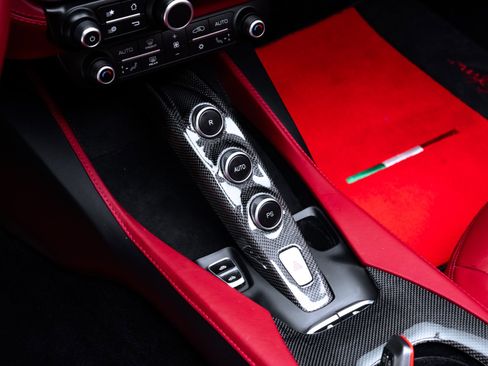 Used 2019 Ferrari Portofino image 38