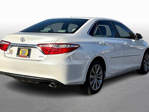 Used 2017 Toyota Camry XLE image 2
