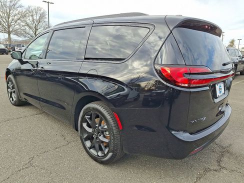 New 2026 Chrysler Pacifica Limited w/ S Appearance Package image 4