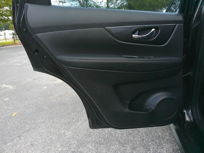 Used 2017 Nissan Rogue S FWD image 23