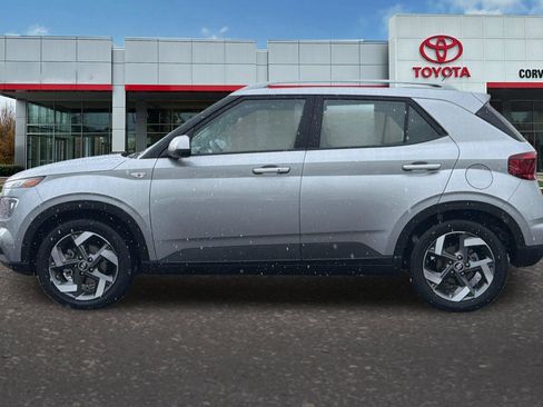 Used 2025 Hyundai Venue SEL image 7