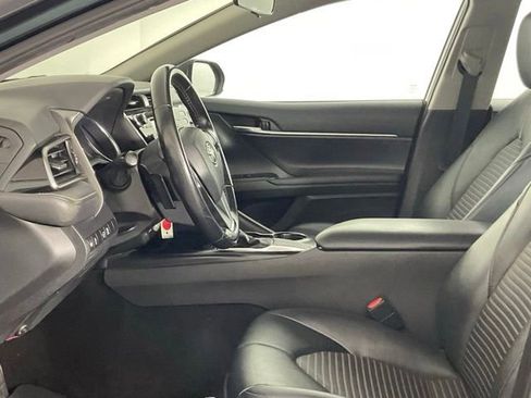 Used 2020 Toyota Camry SE w/ Carpet Mat Package FWD image 10