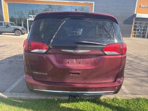 Used 2017 Chrysler Pacifica Touring Plus image 4