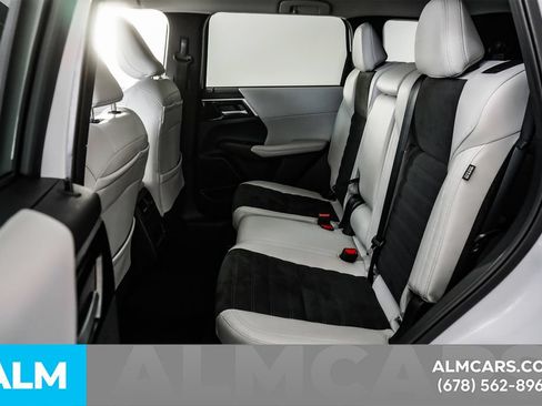 Used 2025 Mitsubishi Outlander SE FWD image 17