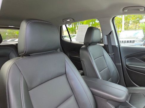Used 2024 GMC Terrain SLT AWD/4WD image 11