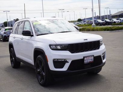 Used 2025 Jeep Grand Cherokee Limited w/ Black Appearance Package