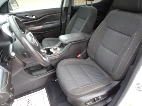 Used 2022 GMC Acadia Elevation image 2