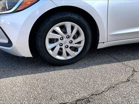 Used 2018 Hyundai Elantra SE image 4