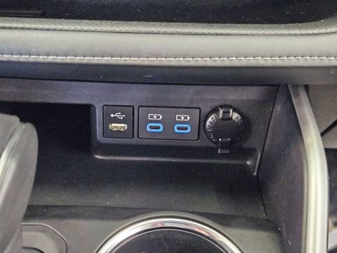 Used 2022 Toyota Highlander XLE AWD/4WD image 22