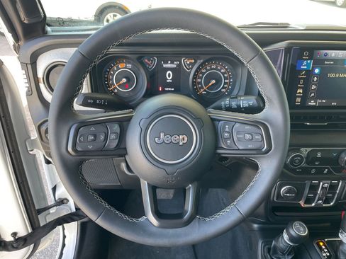 Used 2025 Jeep Wrangler Sport S image 27