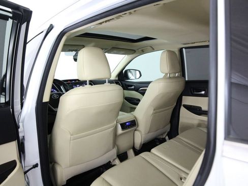 Used 2018 Toyota Highlander Limited FWD image 39