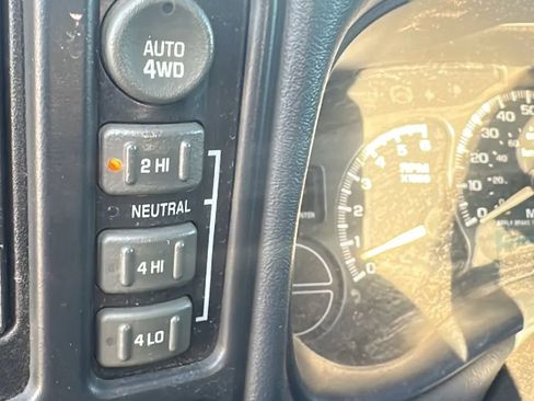 Used 2002 Chevrolet Silverado 1500 LS w/ Off-Road Pkg image 38