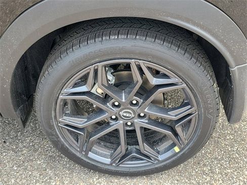 New 2025 Nissan Kicks SR w/ SR Premium Package image 5