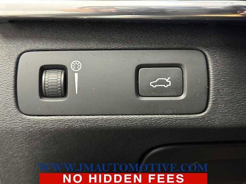 Used 2017 Volvo XC90 T6 Momentum w/ Vision Package image 34