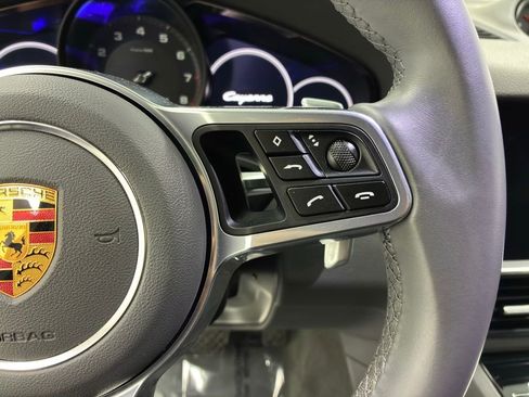 Used 2022 Porsche Cayenne Platinum Edition image 25