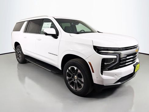 New 2026 Chevrolet Suburban LT w/ Comfort Package AWD/4WD image 3