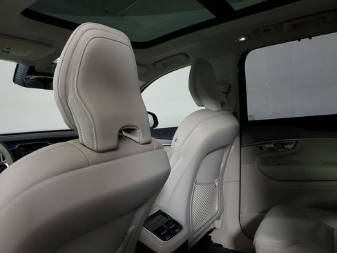 Certified 2024 Volvo XC90 B6 Ultimate w/ Protection Package Premier AWD/4WD image 16