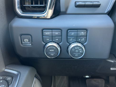 New 2026 GMC Sierra 3500 Denali w/ Denali Reserve Package image 35