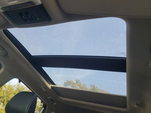 Used 2023 Nissan Rogue SV w/ SV Premium B Package image 31