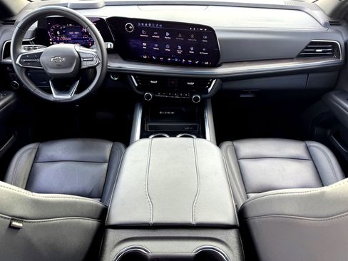 Used 2025 Chevrolet Suburban Z71 image 21