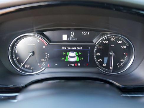 Certified 2025 Cadillac XT6 Premium Luxury AWD/4WD image 10