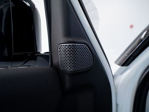 Used 2022 Land Rover Defender 90 S image 31