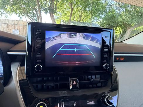 Used 2020 Toyota Corolla LE FWD image 13