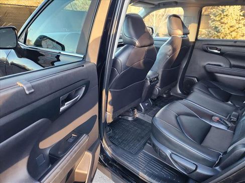 Used 2023 Toyota Highlander XLE image 26