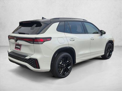 New 2026 Volkswagen Tiguan SE R-Line image 2