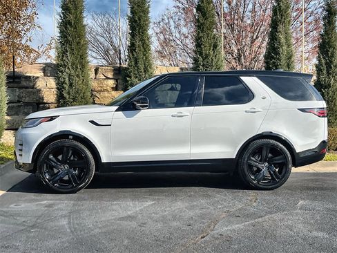 Used 2024 Land Rover Discovery Metropolitan Edition image 2