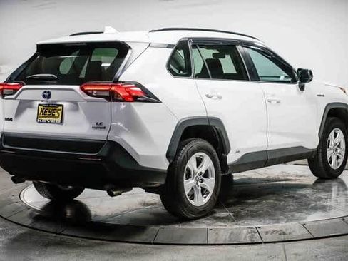 Used 2021 Toyota RAV4 LE w/ Carpet Mat Package (TMS) image 4