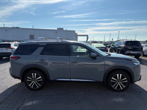 Used 2023 Nissan Pathfinder Platinum w/ Cargo Package AWD/4WD image 4