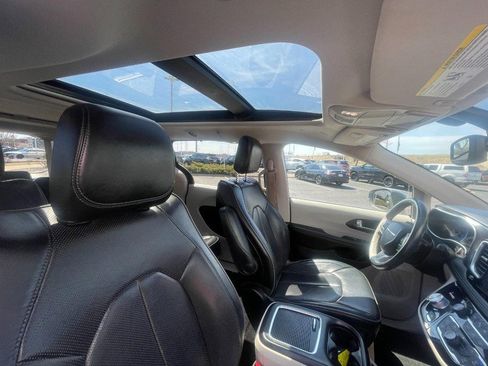 Used 2020 Chrysler Pacifica Limited w/ Advanced Safetytec Group image 10