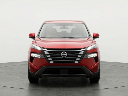 Used 2025 Nissan Rogue SV image 2