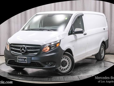 Used 2022 Mercedes-Benz Metris image 1