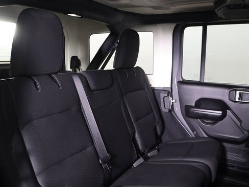 Used 2019 Jeep Wrangler Unlimited Sport S image 25