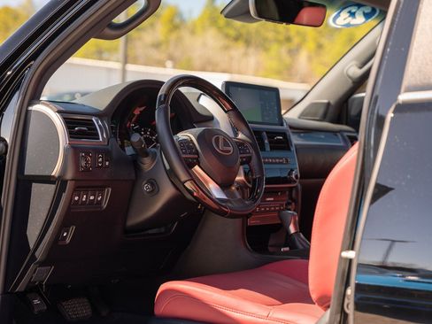Used 2023 Lexus GX 460 Premium w/ Premium Package image 20