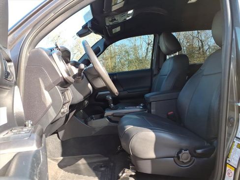 Used 2019 Toyota Tacoma TRD Off-Road image 21