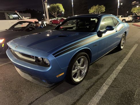 Used 2010 Dodge Challenger R/T image 3