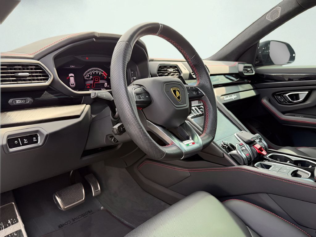 Used 2021 Lamborghini Urus AWD/4WD image 44