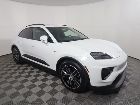 Used 2025 Porsche Macan 4 Electric AWD/4WD image 9