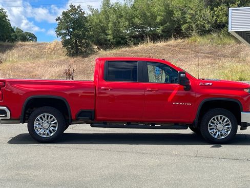 Used 2021 Chevrolet Silverado 2500 LT w/ Convenience Package AWD/4WD image 10