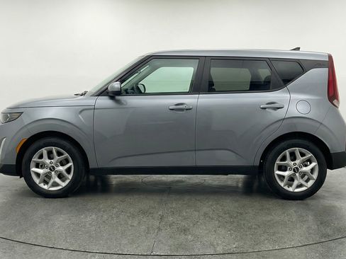 Used 2025 Kia Soul LX w/ LX Technology Package FWD image 5