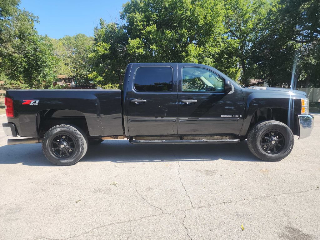 Used 2009 Chevrolet Silverado 2500 LT w/ Exterior Plus Package AWD/4WD image 43
