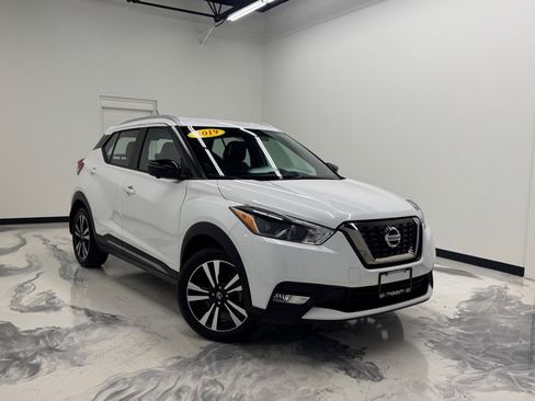 Used 2019 Nissan Kicks SR w/ SR Premium Package FWD image 1