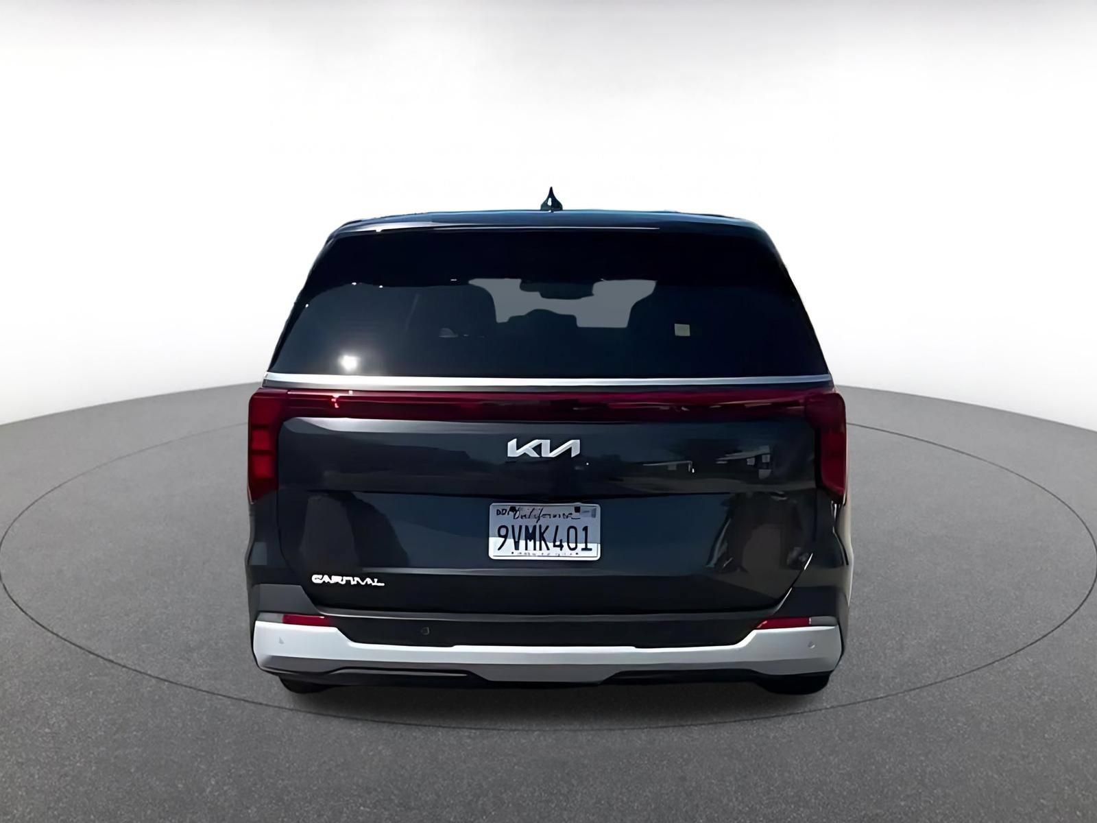 Used 2026 Kia Carnival FWD image 12